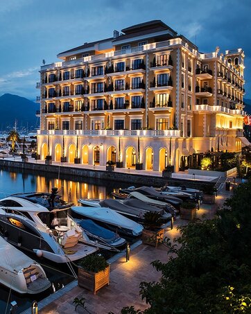 Hotels, Resorts & Restaurants